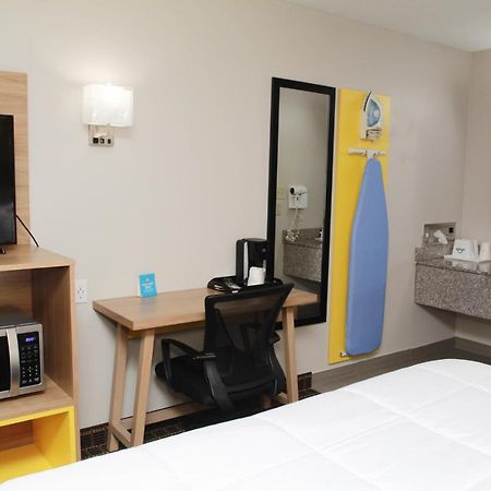 Days Inn By Wyndham Forest Εξωτερικό φωτογραφία
