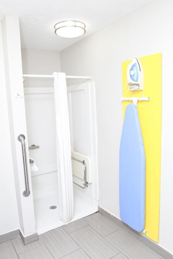 Days Inn By Wyndham Forest Εξωτερικό φωτογραφία