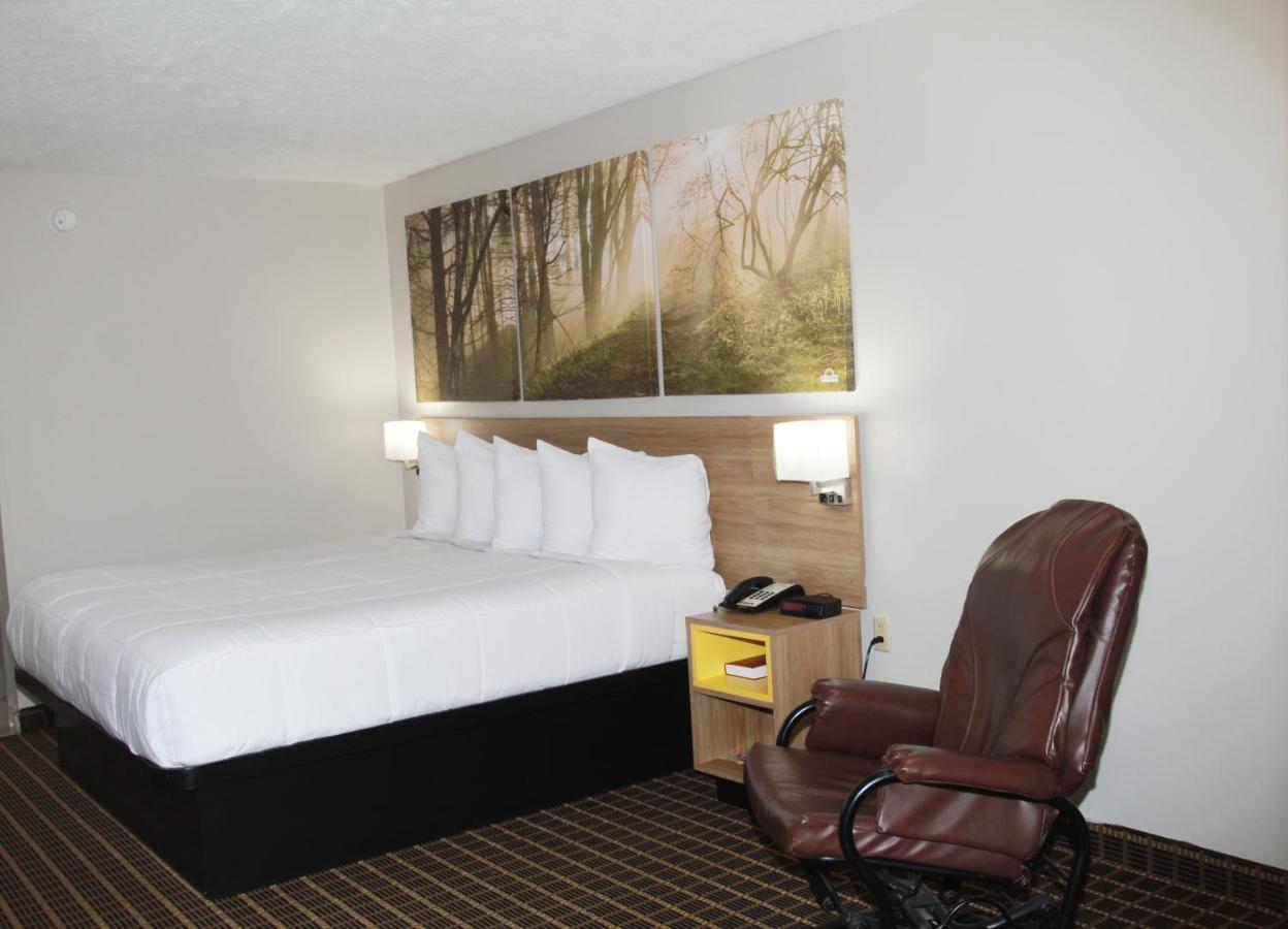 Days Inn By Wyndham Forest Εξωτερικό φωτογραφία