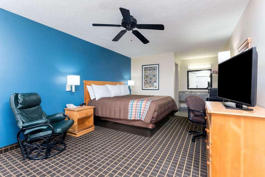 Days Inn By Wyndham Forest Δωμάτιο φωτογραφία