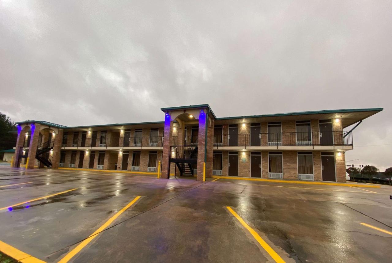 Days Inn By Wyndham Forest Εξωτερικό φωτογραφία